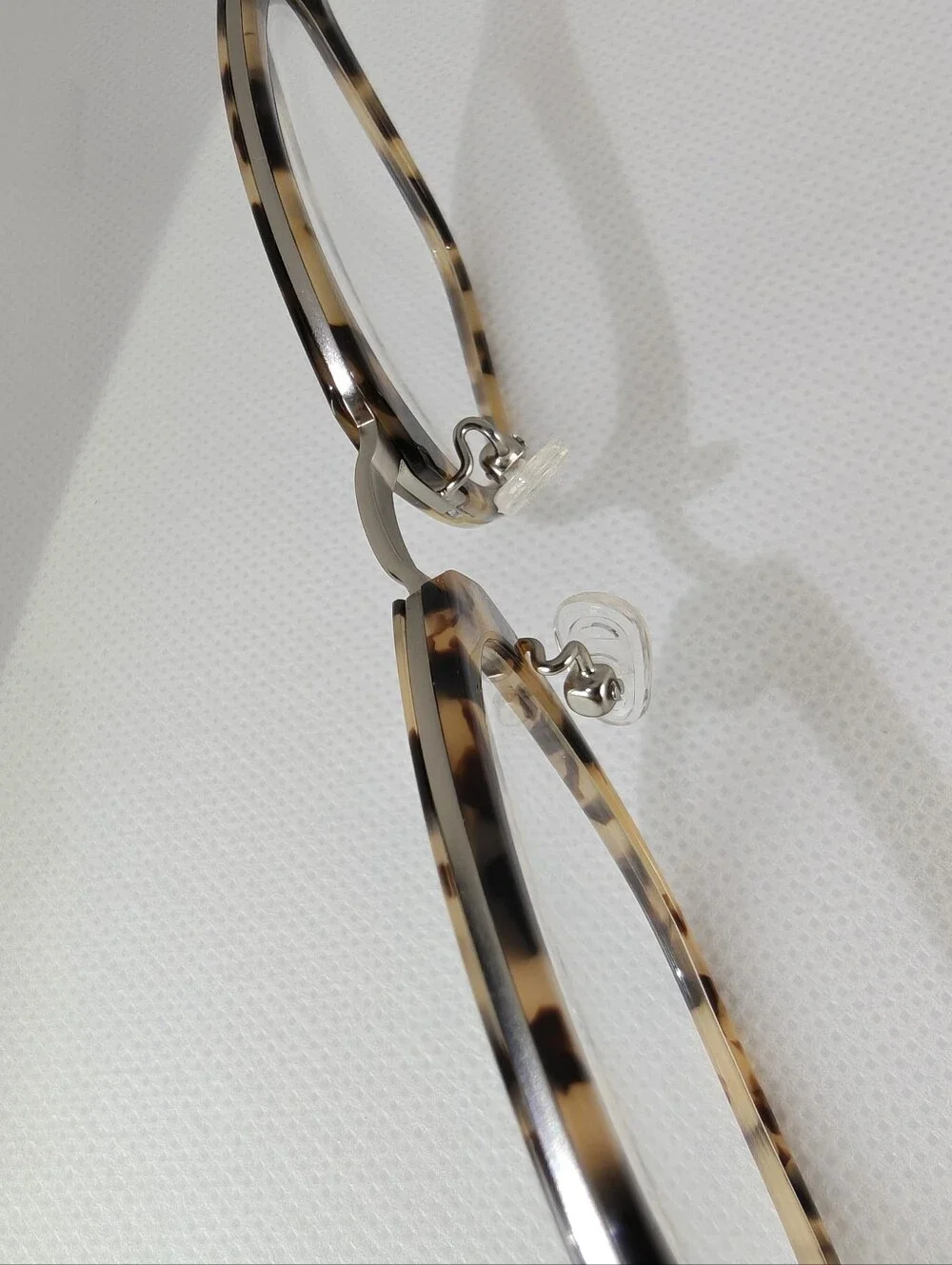 Tortoiseshell Women's Eyewear Classic Clubmaster Style.